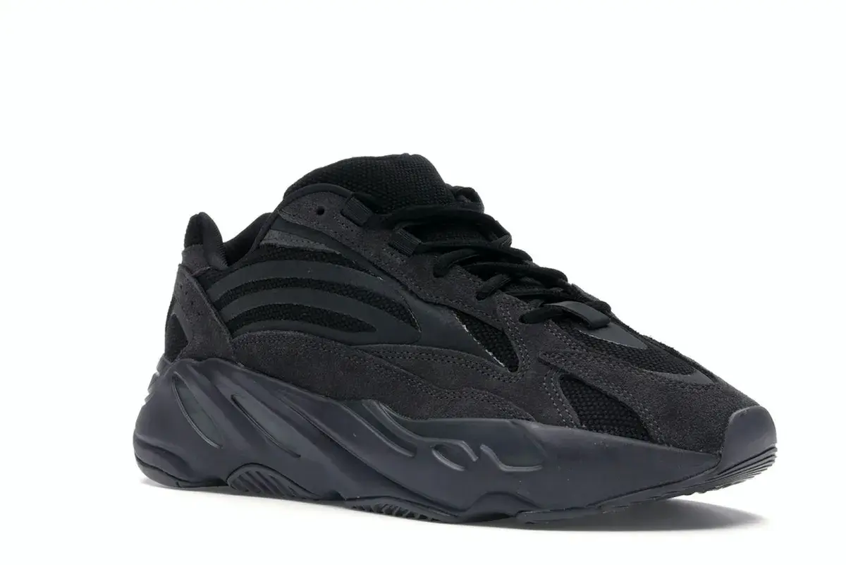adidas Yeezy Boost 700 V2 Vanta in Vanta